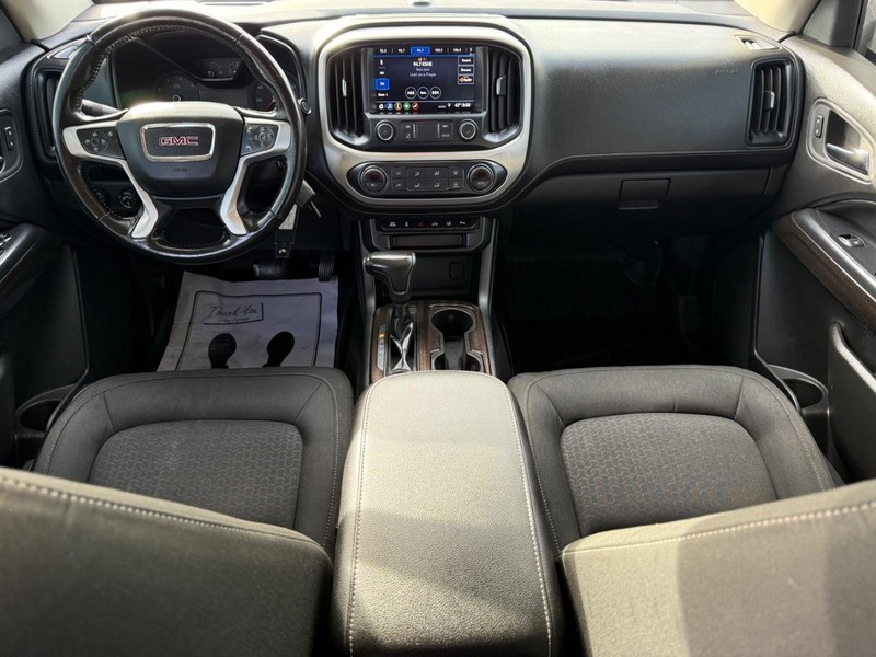 GMC Canyon Vehicle Full-screen Gallery Image 11