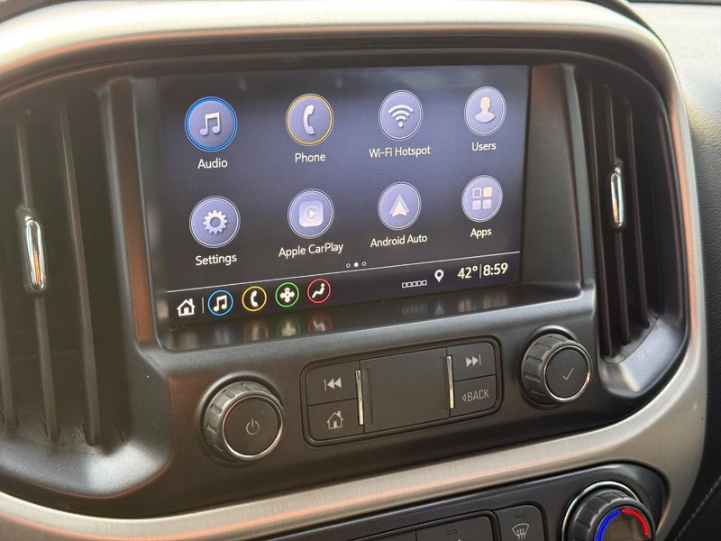 GMC Canyon Vehicle Full-screen Gallery Image 15