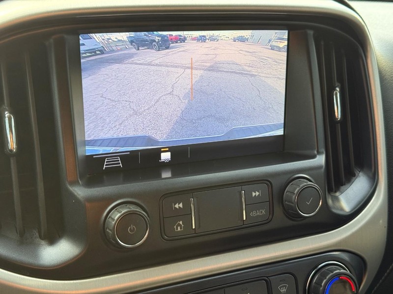 GMC Canyon Vehicle Full-screen Gallery Image 16