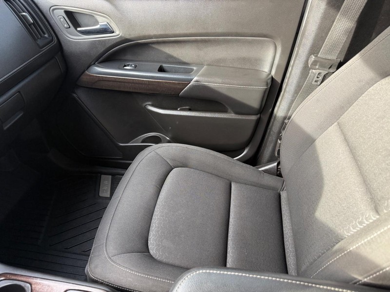 GMC Canyon Vehicle Full-screen Gallery Image 19