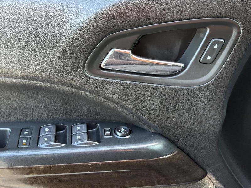 GMC Canyon Vehicle Full-screen Gallery Image 22