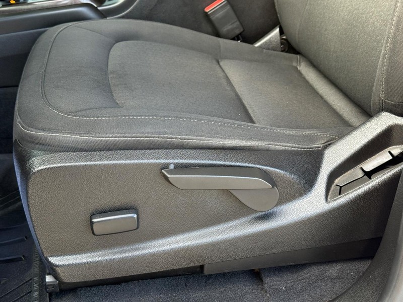 GMC Canyon Vehicle Full-screen Gallery Image 23