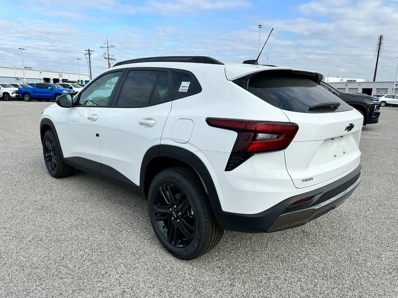 Chevrolet Trax Vehicle Full-screen Gallery Image 3