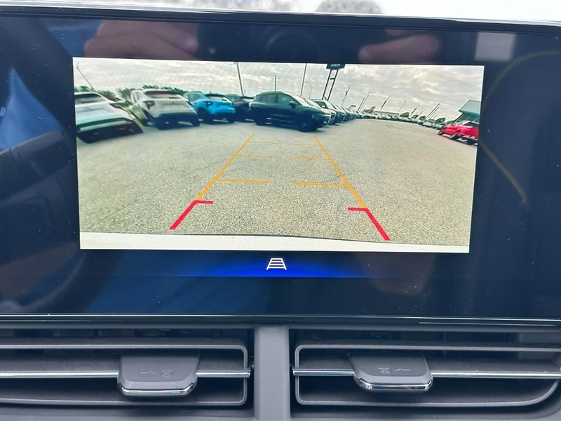 Chevrolet Trax Vehicle Full-screen Gallery Image 14