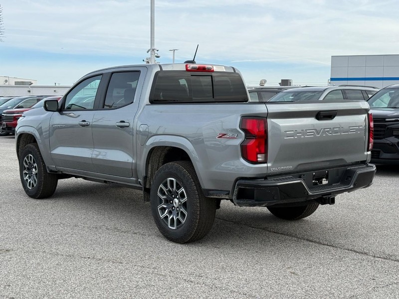 Chevrolet Colorado Vehicle Full-screen Gallery Image 3