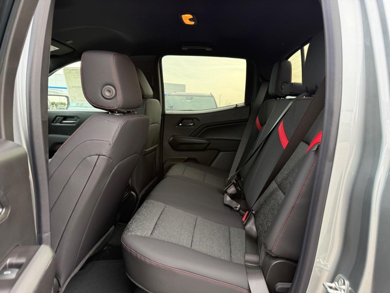 Chevrolet Colorado Vehicle Full-screen Gallery Image 5