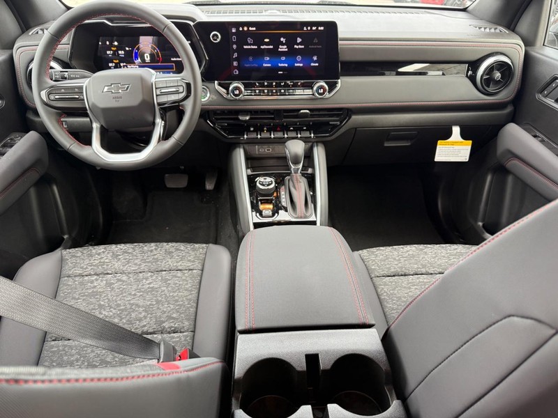 Chevrolet Colorado Vehicle Full-screen Gallery Image 6