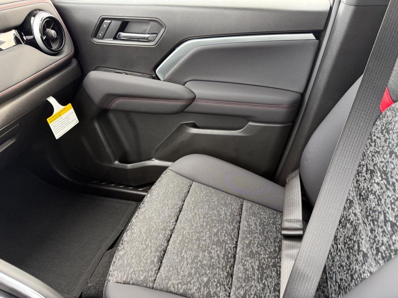 Chevrolet Colorado Vehicle Full-screen Gallery Image 14