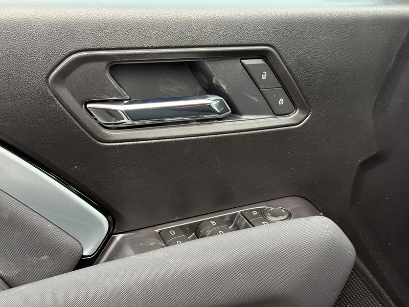 Chevrolet Colorado Vehicle Full-screen Gallery Image 15