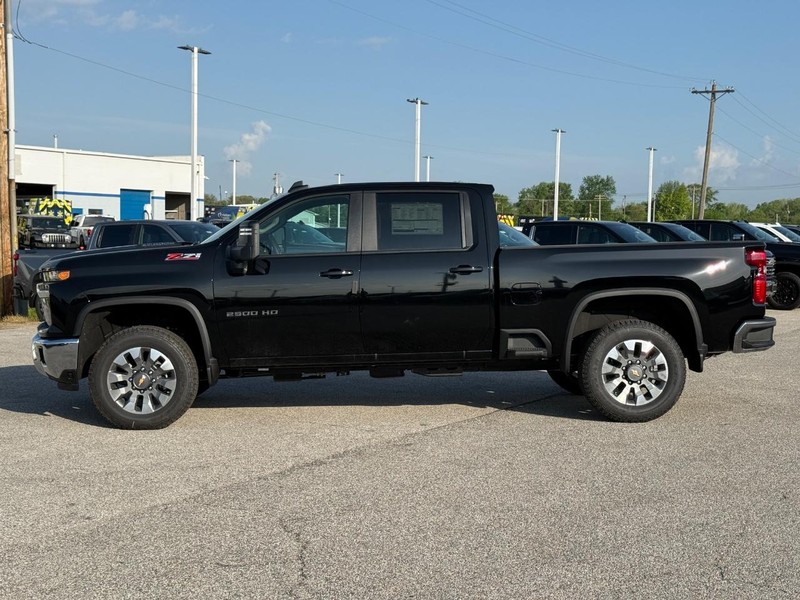 Chevrolet Silverado 2500HD Vehicle Full-screen Gallery Image 2