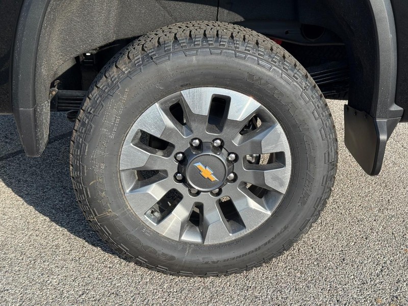 Chevrolet Silverado 2500HD Vehicle Full-screen Gallery Image 4