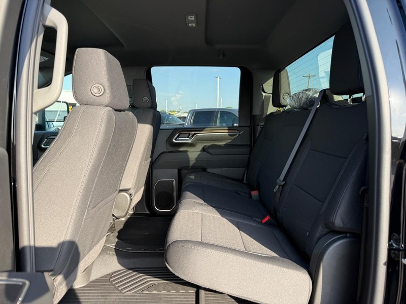 Chevrolet Silverado 2500HD Vehicle Full-screen Gallery Image 5