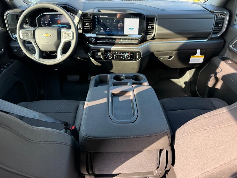 Chevrolet Silverado 2500HD Vehicle Full-screen Gallery Image 6