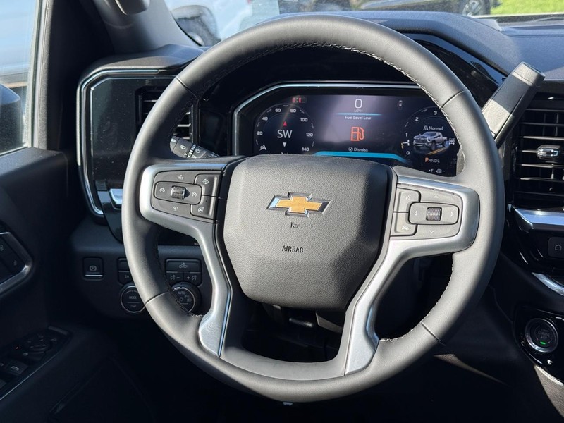 Chevrolet Silverado 2500HD Vehicle Full-screen Gallery Image 7