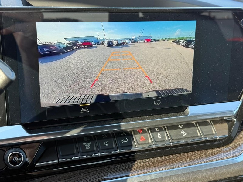 Chevrolet Silverado 2500HD Vehicle Full-screen Gallery Image 11