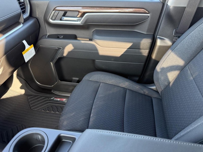 Chevrolet Silverado 2500HD Vehicle Full-screen Gallery Image 14