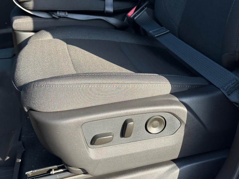 Chevrolet Silverado 2500HD Vehicle Full-screen Gallery Image 17