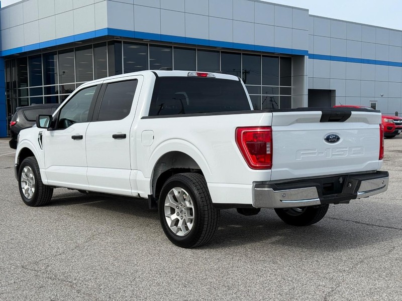 Ford F-150 Vehicle Full-screen Gallery Image 3
