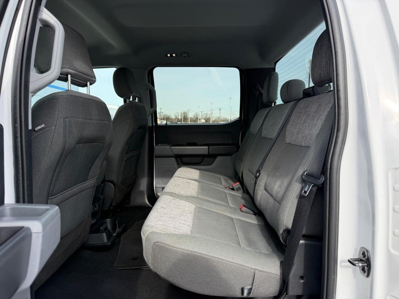 Ford F-150 Vehicle Full-screen Gallery Image 11