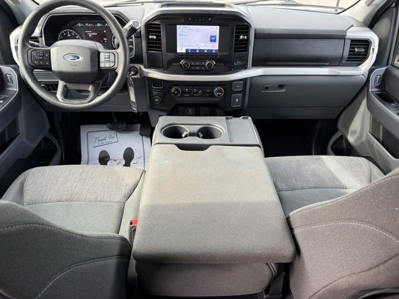 Ford F-150 Vehicle Full-screen Gallery Image 12