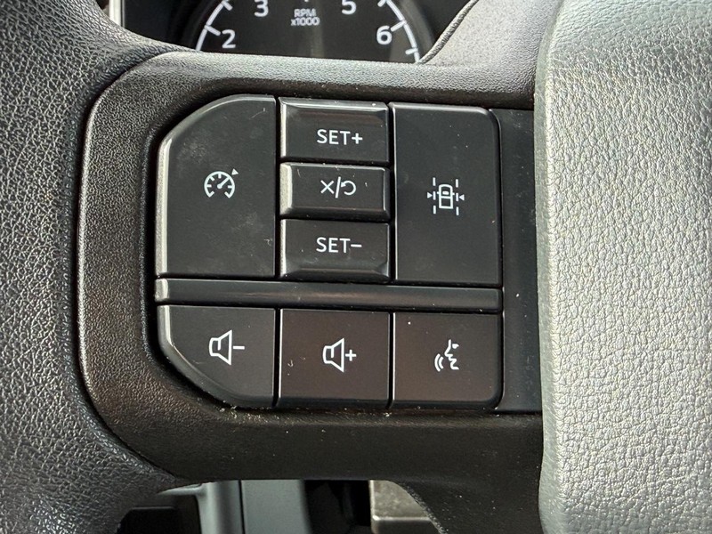 Ford F-150 Vehicle Full-screen Gallery Image 14