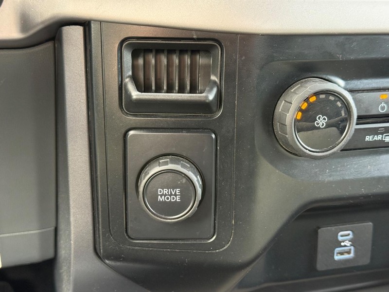 Ford F-150 Vehicle Full-screen Gallery Image 18