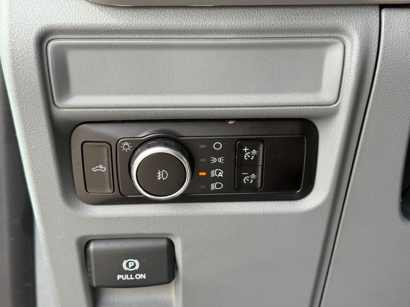 Ford F-150 Vehicle Full-screen Gallery Image 23