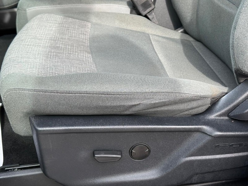 Ford F-150 Vehicle Full-screen Gallery Image 25