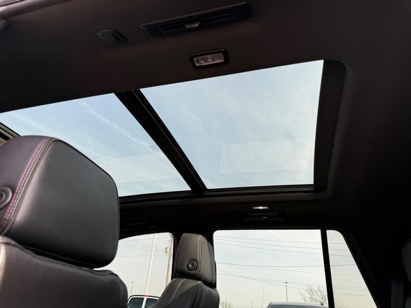 Chevrolet Tahoe Vehicle Full-screen Gallery Image 12