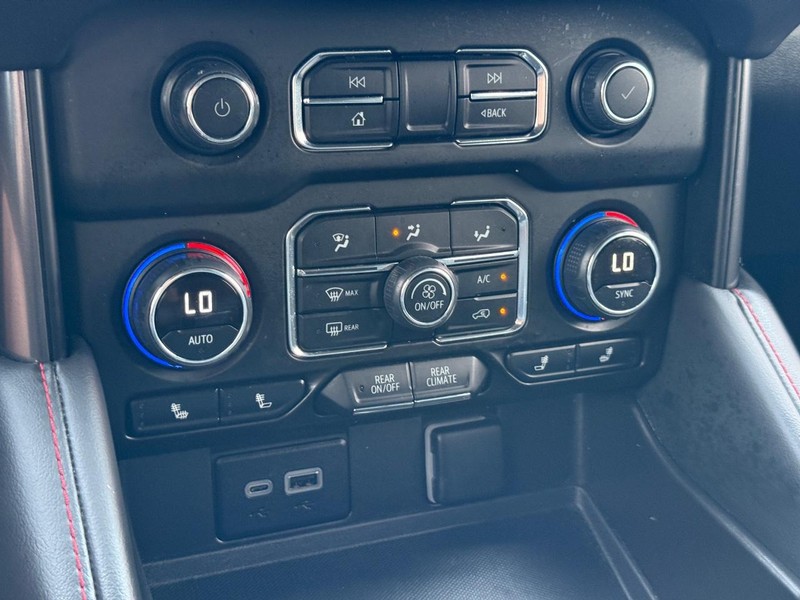 Chevrolet Tahoe Vehicle Full-screen Gallery Image 22