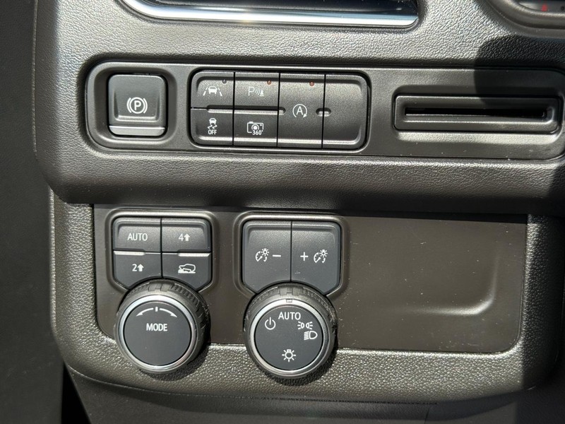 Chevrolet Tahoe Vehicle Full-screen Gallery Image 25