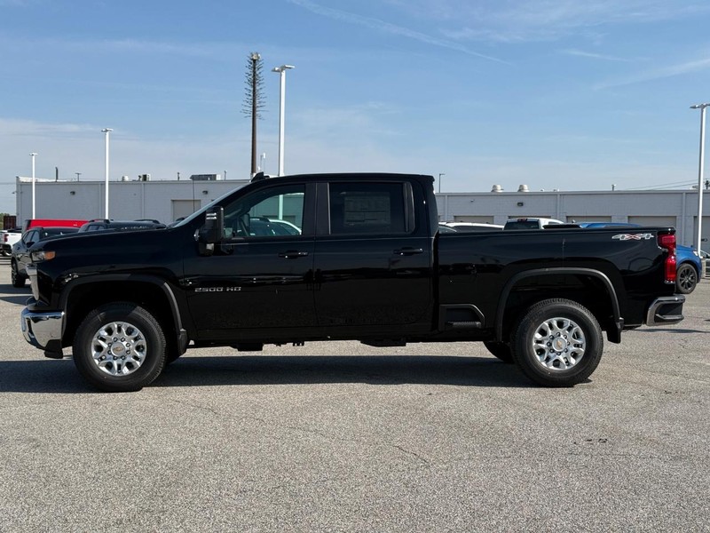 Chevrolet Silverado 2500HD Vehicle Full-screen Gallery Image 2