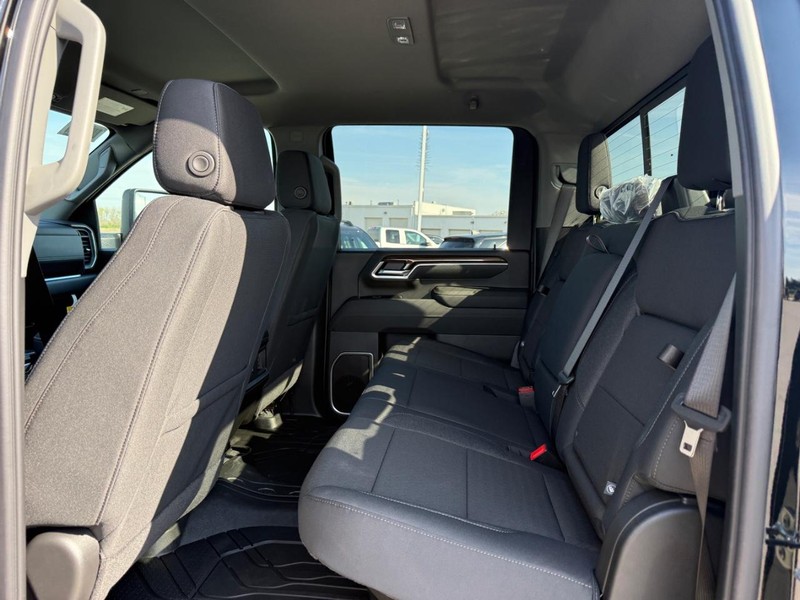Chevrolet Silverado 2500HD Vehicle Full-screen Gallery Image 5