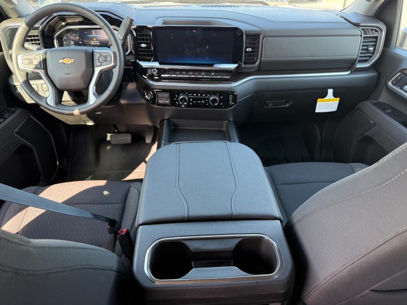 Chevrolet Silverado 2500HD Vehicle Full-screen Gallery Image 6