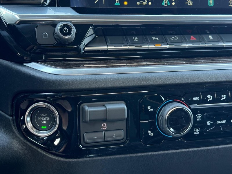 Chevrolet Silverado 2500HD Vehicle Full-screen Gallery Image 12
