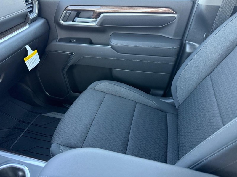 Chevrolet Silverado 2500HD Vehicle Full-screen Gallery Image 14