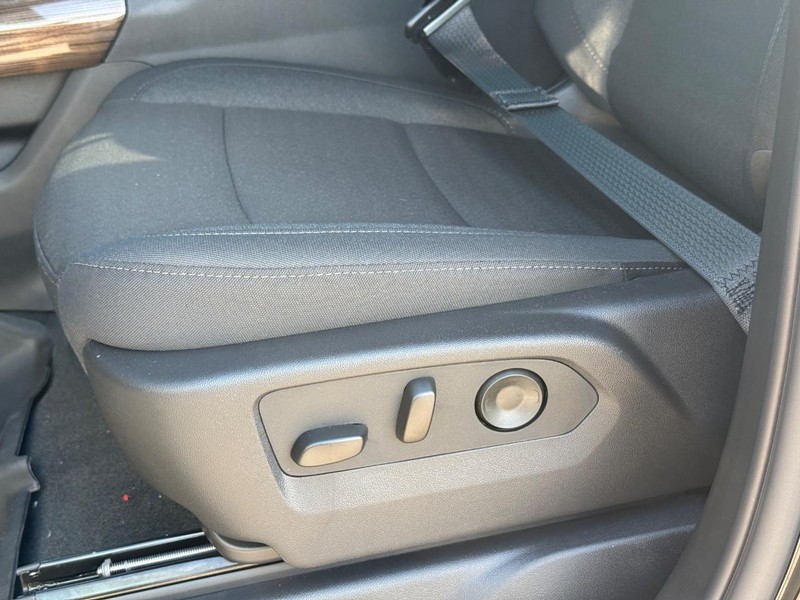 Chevrolet Silverado 2500HD Vehicle Full-screen Gallery Image 17