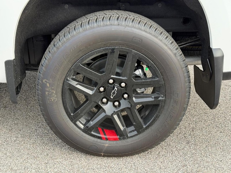 Chevrolet Silverado 1500 Vehicle Full-screen Gallery Image 4