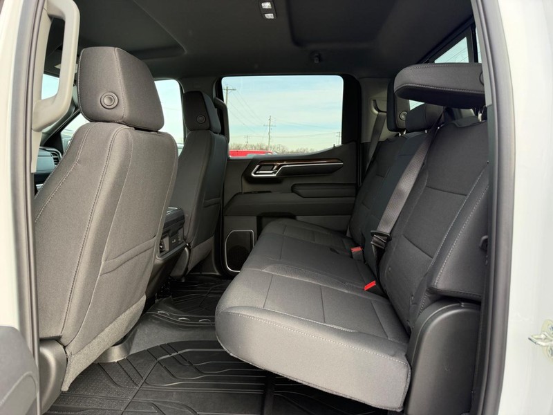 Chevrolet Silverado 1500 Vehicle Full-screen Gallery Image 5