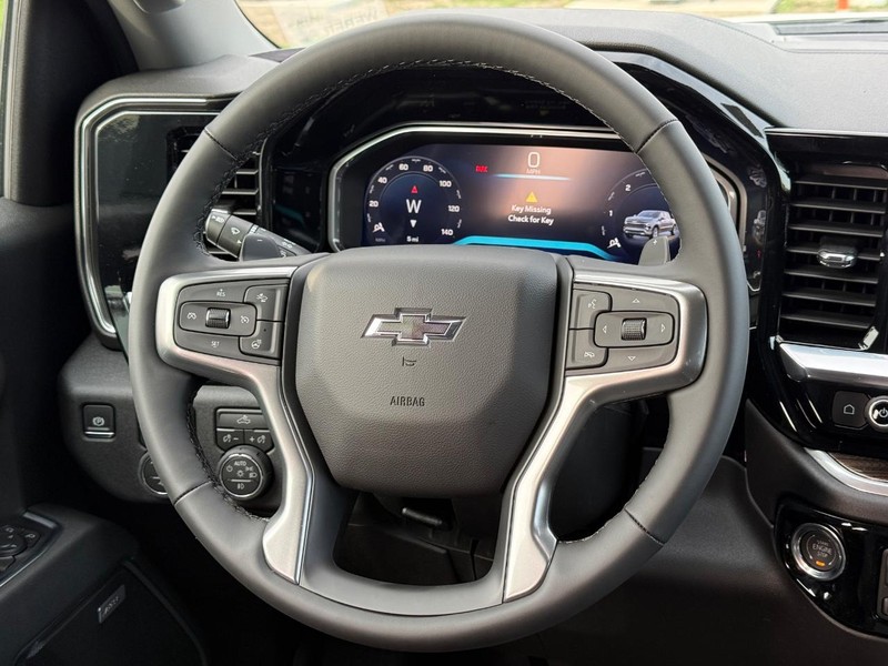 Chevrolet Silverado 1500 Vehicle Full-screen Gallery Image 7