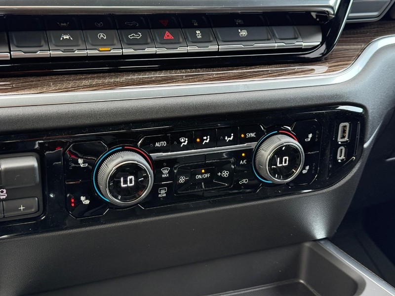 Chevrolet Silverado 1500 Vehicle Full-screen Gallery Image 13