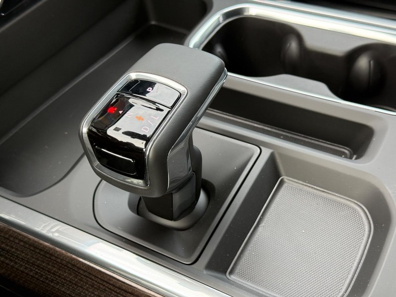 Chevrolet Silverado 1500 Vehicle Full-screen Gallery Image 14