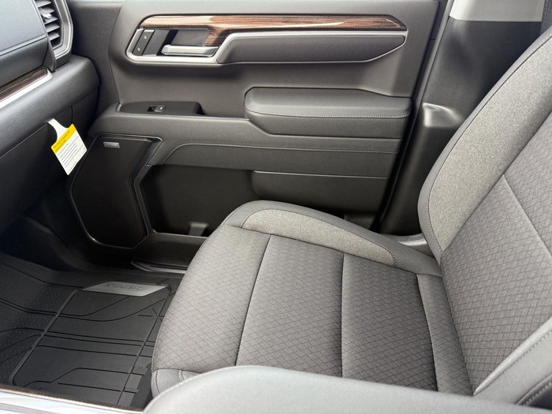 Chevrolet Silverado 1500 Vehicle Full-screen Gallery Image 15