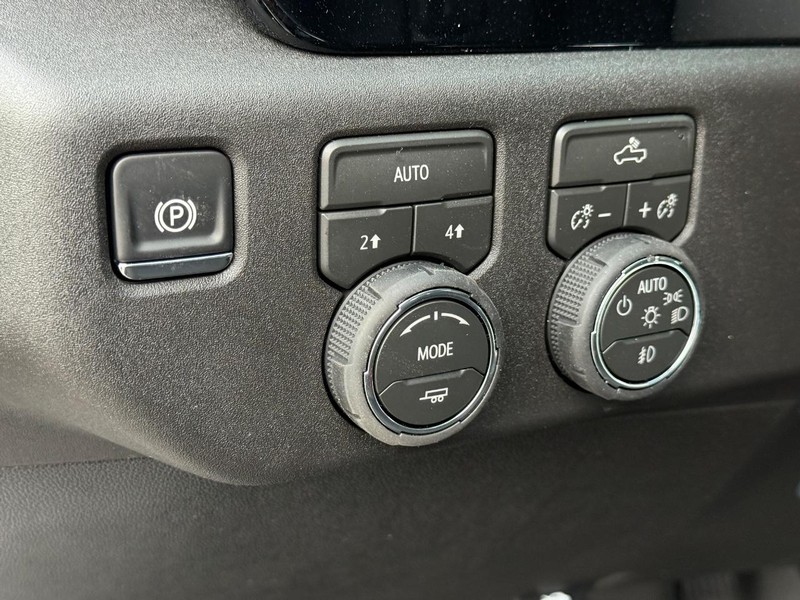 Chevrolet Silverado 1500 Vehicle Full-screen Gallery Image 16