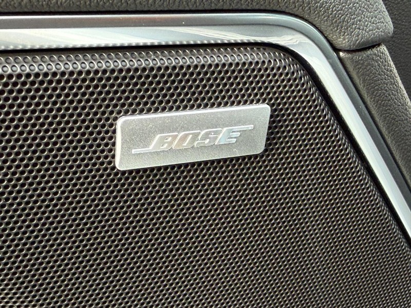 Chevrolet Silverado 1500 Vehicle Full-screen Gallery Image 17