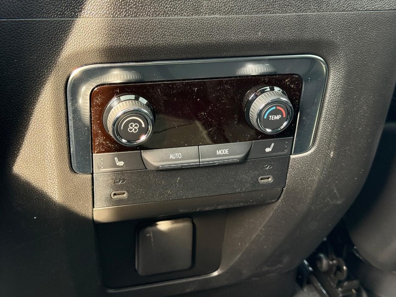 Chevrolet Tahoe Vehicle Full-screen Gallery Image 8