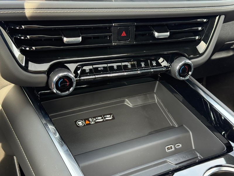 Chevrolet Tahoe Vehicle Full-screen Gallery Image 16