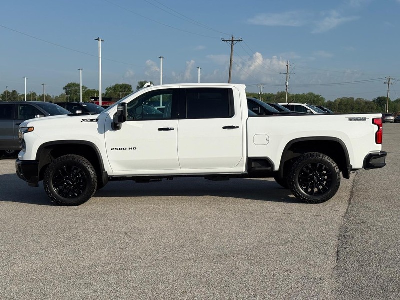Chevrolet Silverado 2500HD Vehicle Full-screen Gallery Image 2