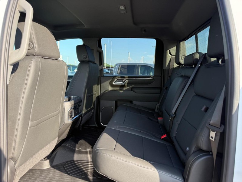 Chevrolet Silverado 2500HD Vehicle Full-screen Gallery Image 5