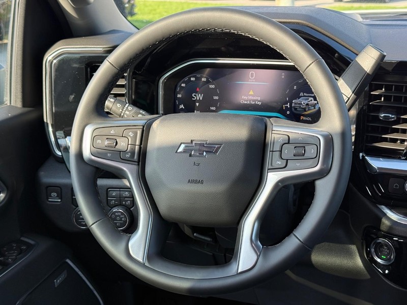 Chevrolet Silverado 2500HD Vehicle Full-screen Gallery Image 8